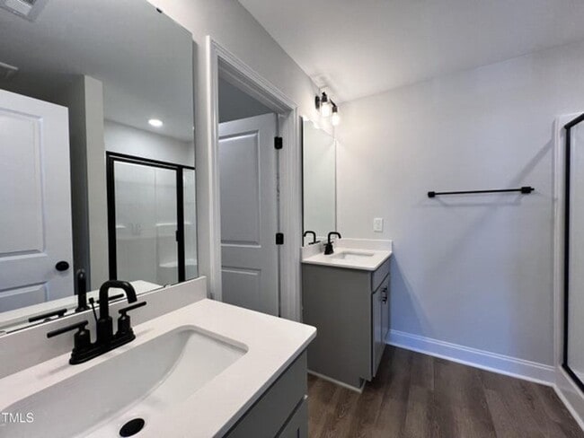 Building Photo - 3 Bedroom/2.5 Bath/Loft/1 Car Garage Townhome in Clayton