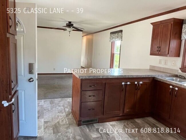 Building Photo - 5325 Classic Ln