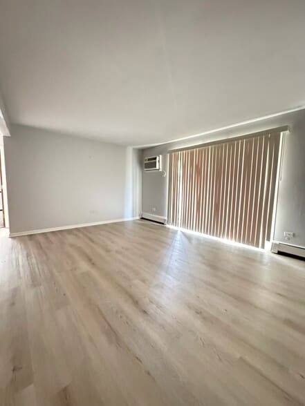 Building Photo - 12715 S La Crosse Ave