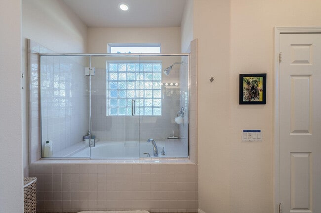 Building Photo - 80571 Hoylake Dr