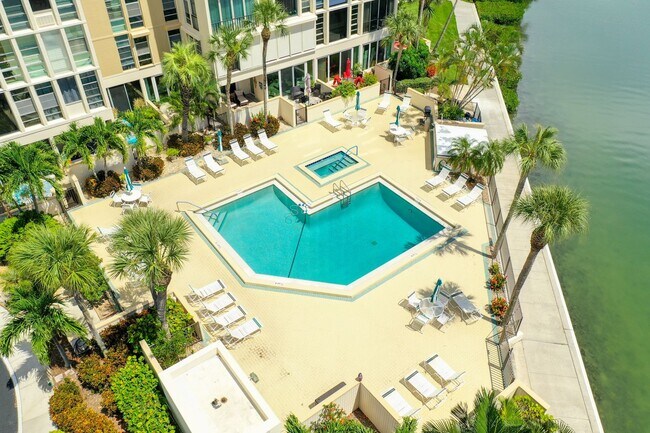 Building Photo - 7400 Sun Island Dr S