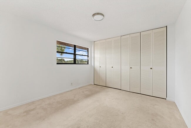 Building Photo - 5371 Stonybrook Dr