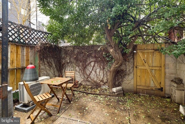 Building Photo - 1704 Naudain St