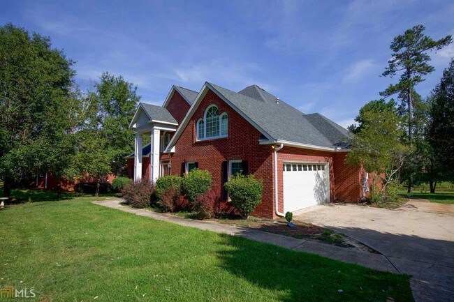 Building Photo - 411 Barrington Hall Dr