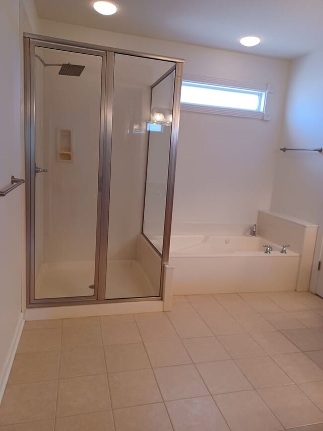 Building Photo - Spacious 4 Bedroom in Chics Beach