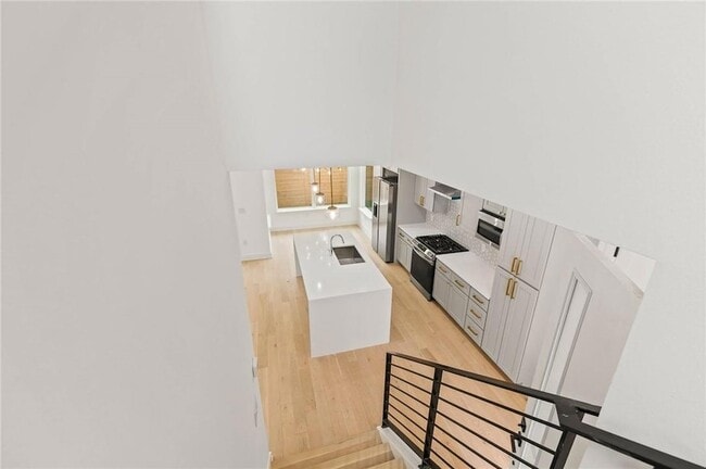 Building Photo - 3321 Hemlock Ave