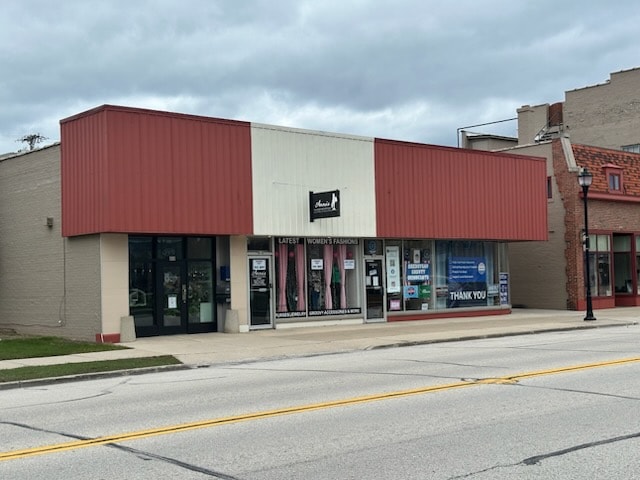 Building Photo - 818 Erie Ave
