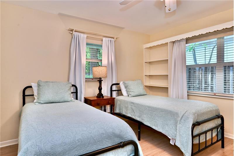 Building Photo - 129 Alhambra Pl