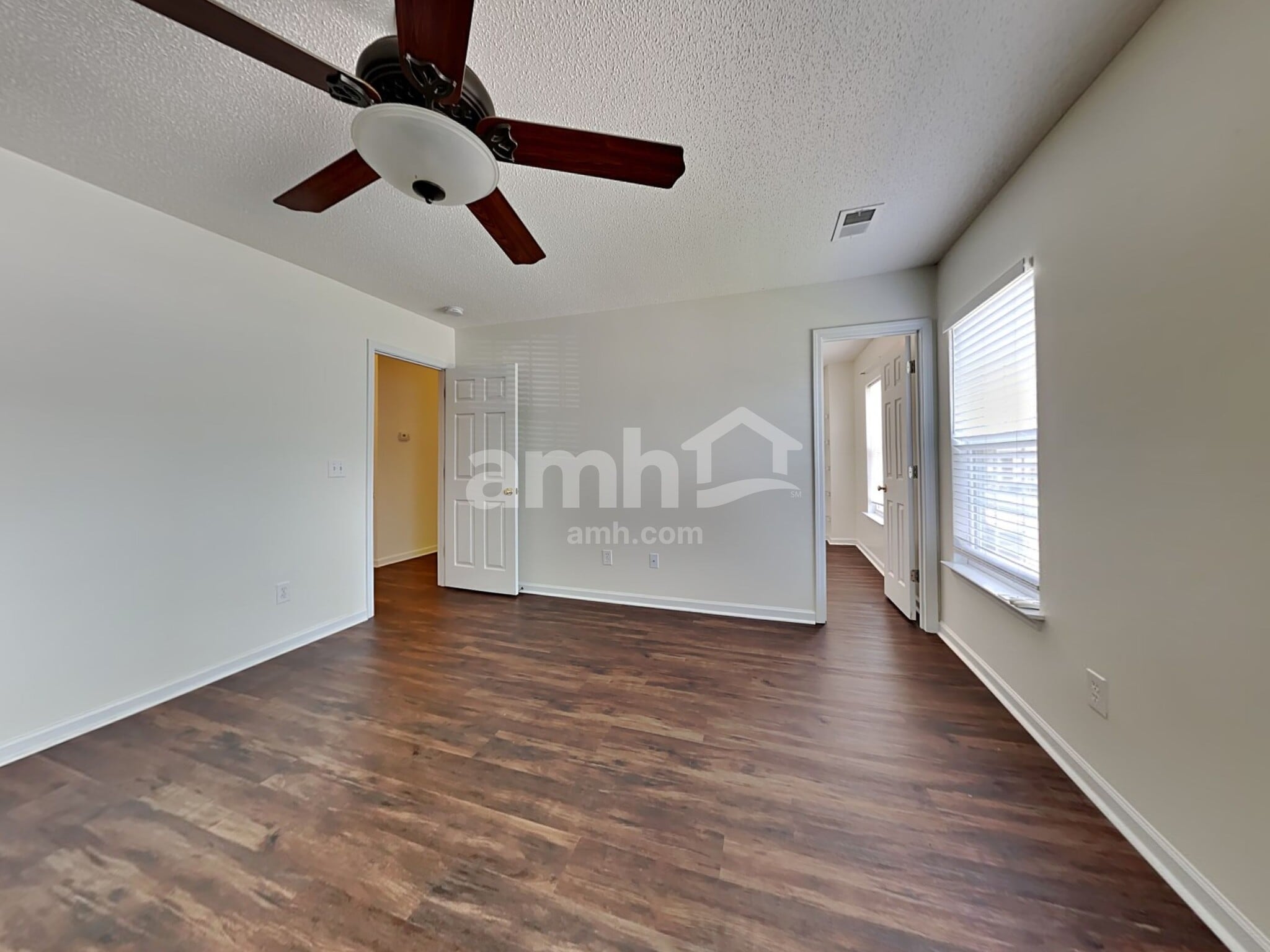 Building Photo - 425 Green Park Ln