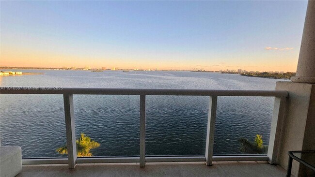 Building Photo - 1625 Kennedy Cswy