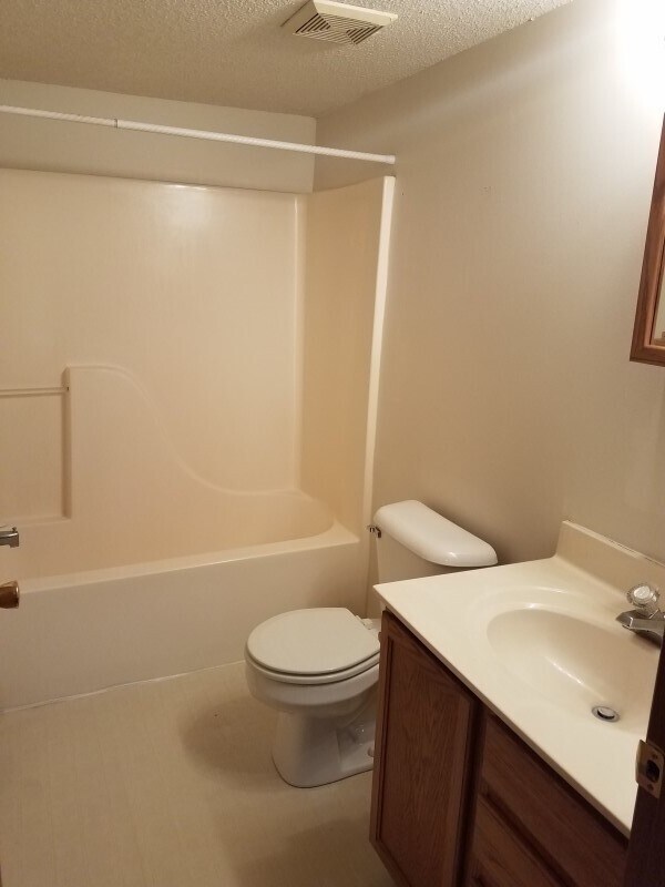 Building Photo - 2BR/2BA with W/D Included! AVAIL. 5/1/26