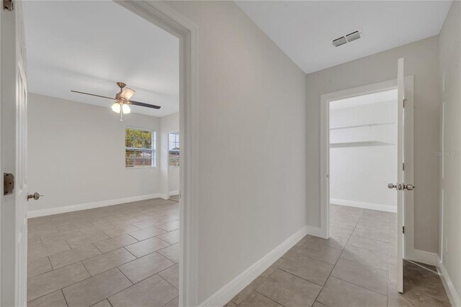 Building Photo - 1395 Meadowbrook St