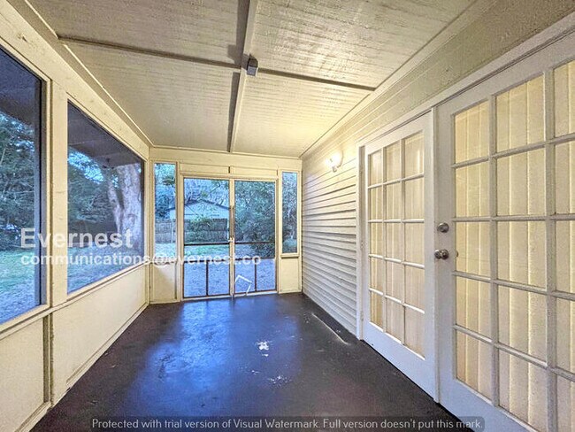 Building Photo - Spacious Home with Modern Amenities and Carport Parking