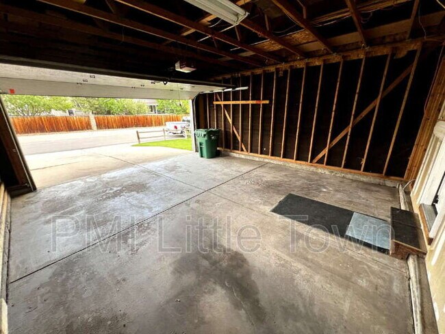 Building Photo - 10772 W Berry Ave