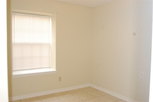 Building Photo - 624 Potomac Ct