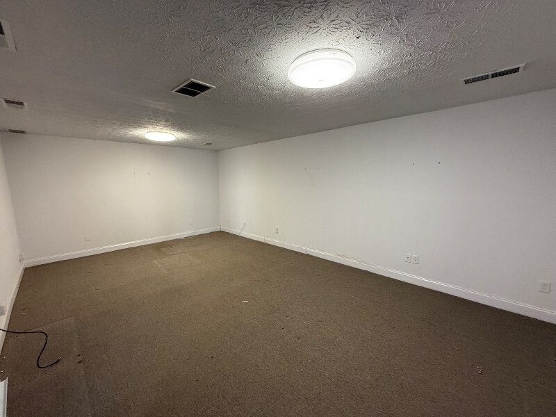 Building Photo - 801 Winchester Rd