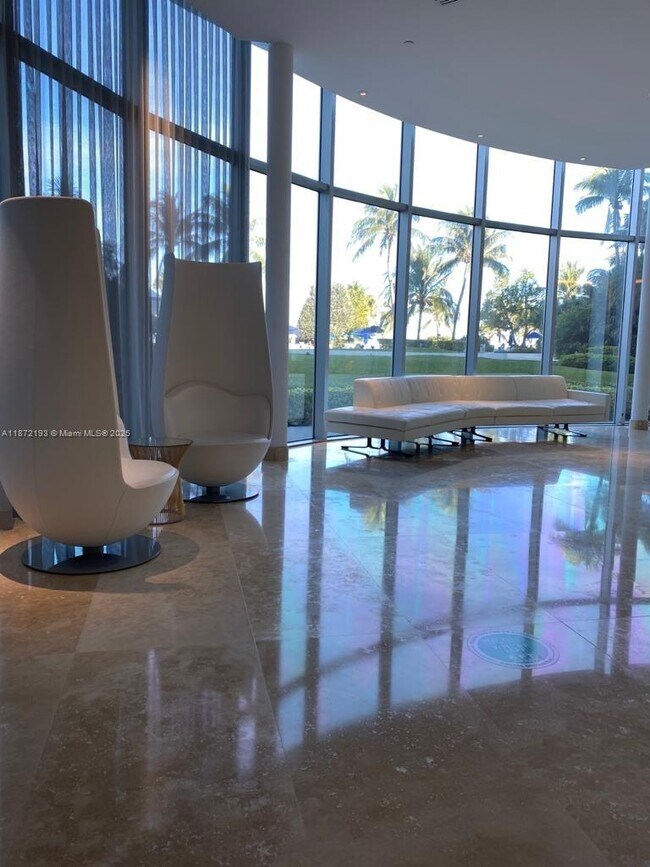 Building Photo - 5161 Collins Ave