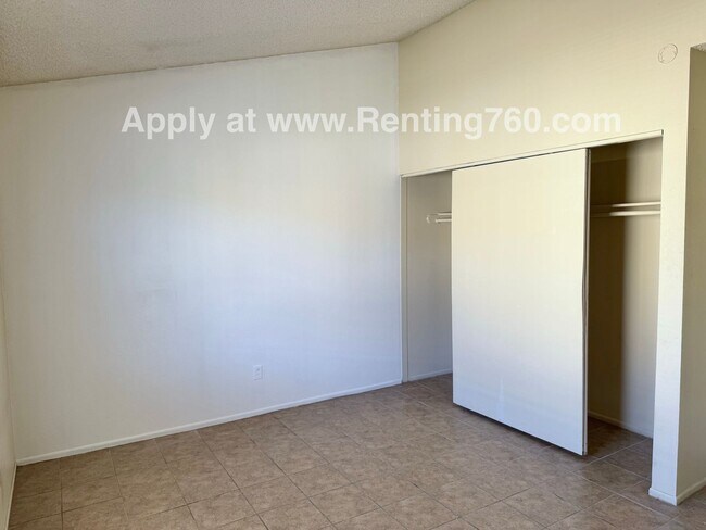 Building Photo - Spacious 2 Bed 1 Bath Home With Indoor Lau...
