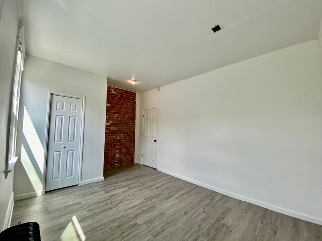 Building Photo - 2314 Victor St