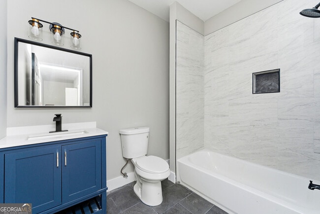 Building Photo - 1409 Northwest Dr NW