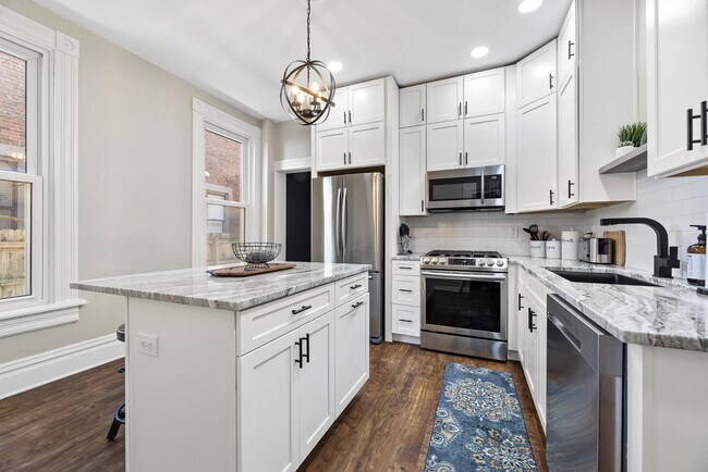 Building Photo - 374 E Whittier St