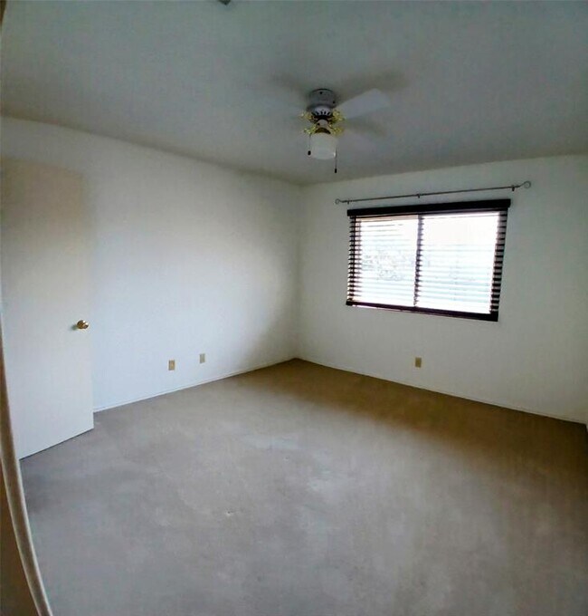 Building Photo - 8226 Summer Side Dr