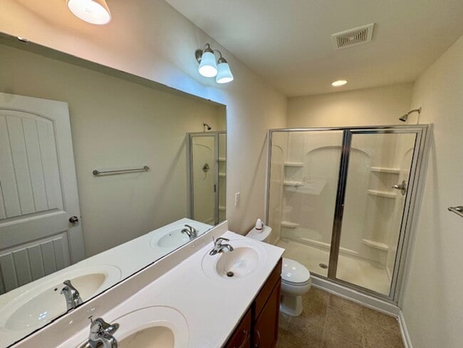 Building Photo - Crosstowne Townhome Available NOW!
