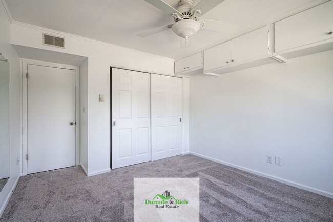 Building Photo - Spacious Upgraded 2 Bedroom 2 Bath Condo i...