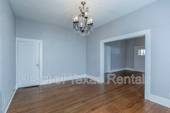 Building Photo - 609 Herring Ave