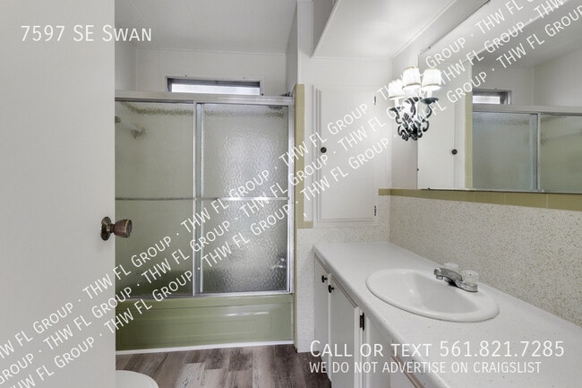 Building Photo - 7597 SE Swan-