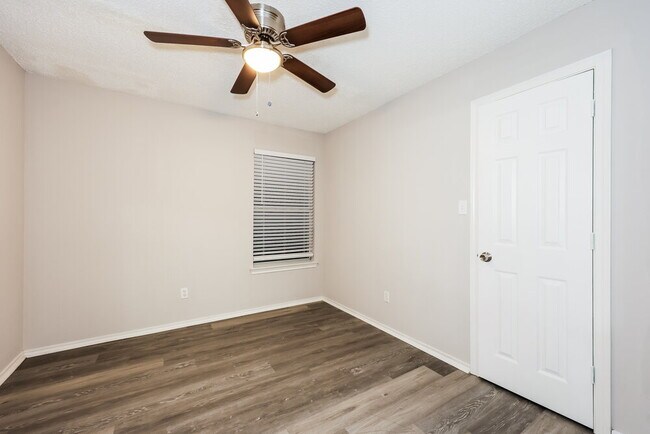 Building Photo - 6841 Prairie Hill Rd N