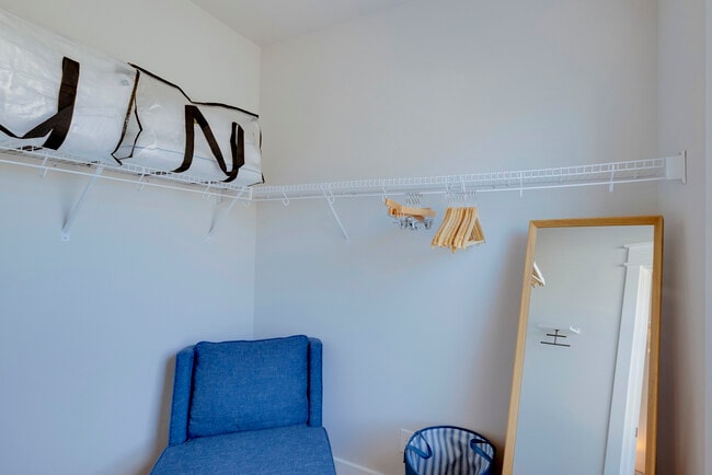 Building Photo - 615 E 33rd St