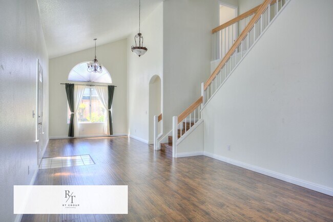Building Photo - Beautiful 3 Bed / 2.5 Bath Home in the Corona-Norco Unified School District