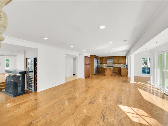 Building Photo - 9654 Wendover Dr