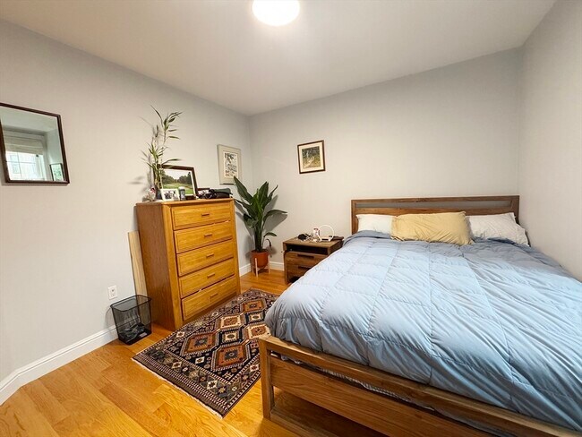 Building Photo - 214-216 E Eagle St