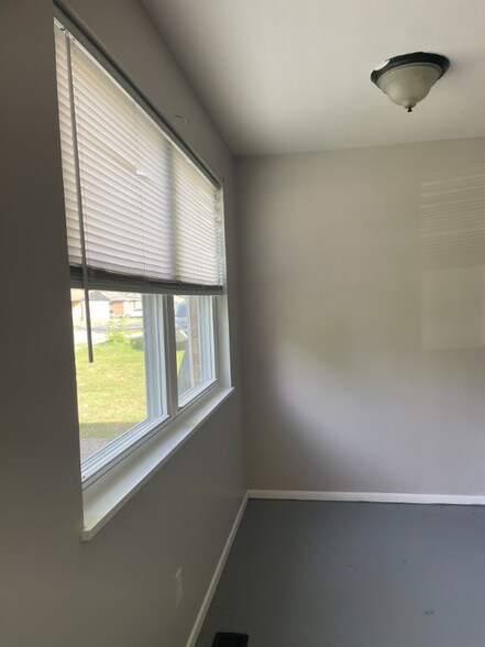 Building Photo - 1112 Dennison Ave