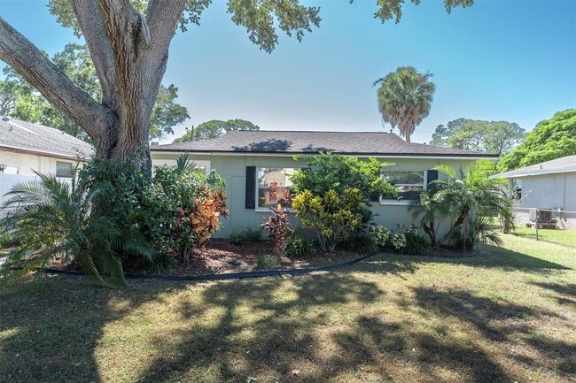 Building Photo - 618 Glenoak St N