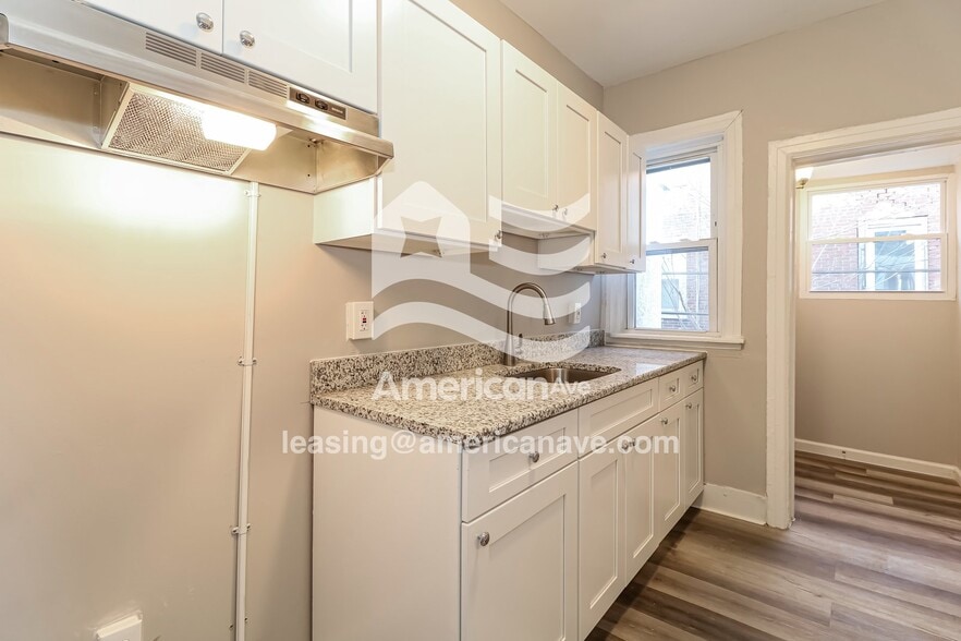 Building Photo - 1533 S Vogdes St