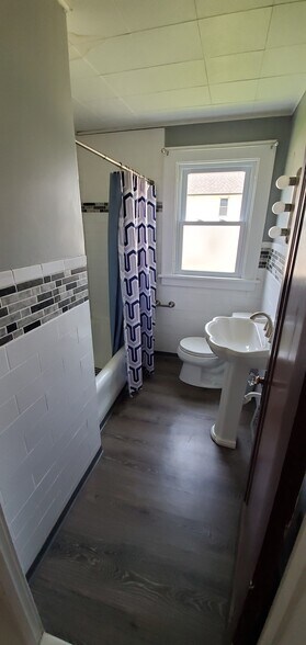 Bathroom - 98 Enola Ave