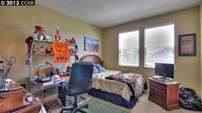 Building Photo - Gorgeous Contemporary Home with Many Luxur...