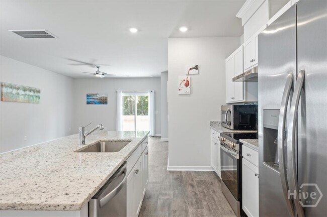 Building Photo - 142 Bottlebrush Dr