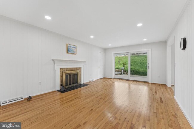 Building Photo - 2302 Tanglevale Dr