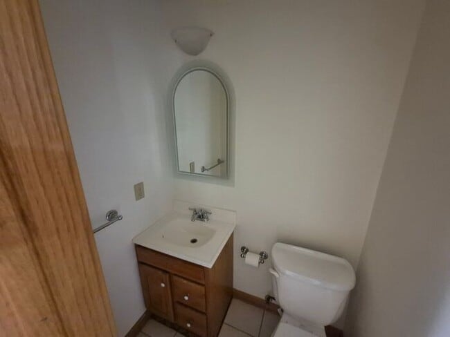 Building Photo - Charming 3BR 1.5BA Home w/ In-Unit Laundry + Central Air + Garage in Avon