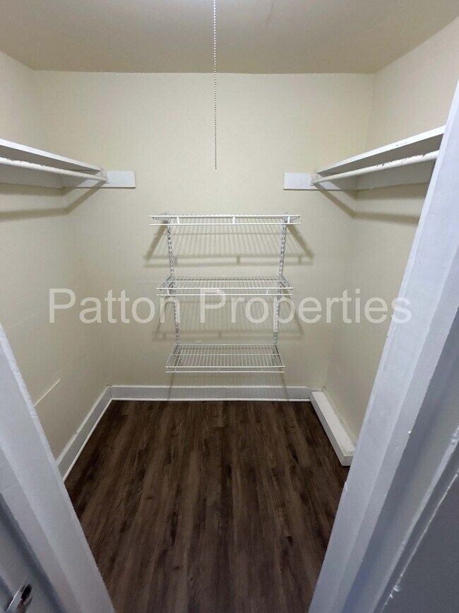 Building Photo - 2223-2225 Greene Street - Inside CoC - R11409-17-07