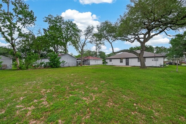 Building Photo - 1203 Bernard Ave