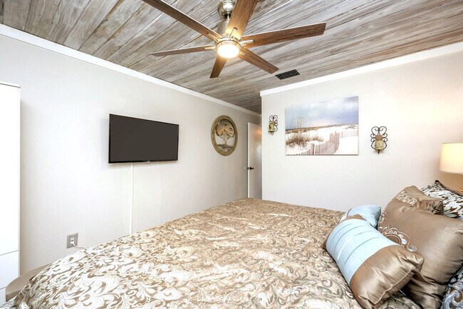 Building Photo - 4000 Gulf Terrace Dr