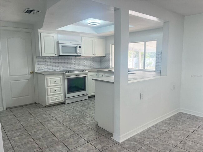 Building Photo - 11631 Seminole Dr