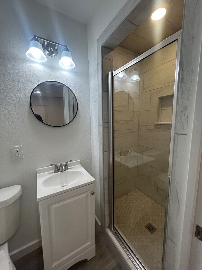 Building Photo - Newly renovated 3 bedroom in Central Waco