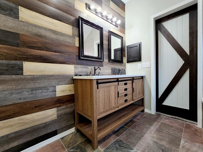 Building Photo - 11703 Lorene Ave