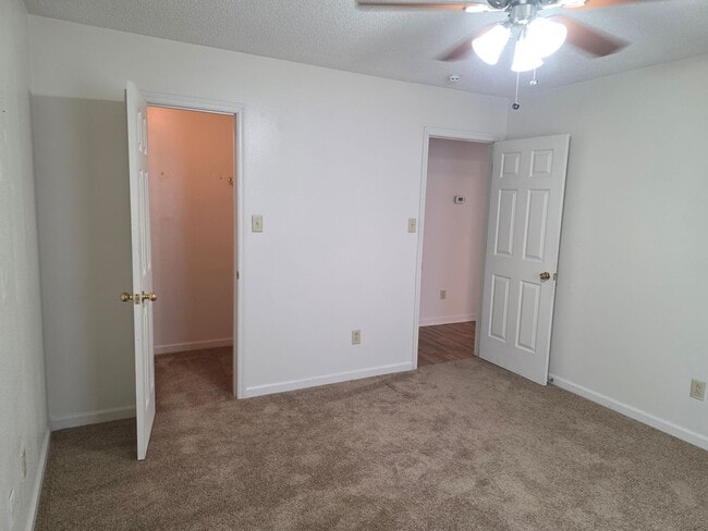 Building Photo - 26 Mustang Ct